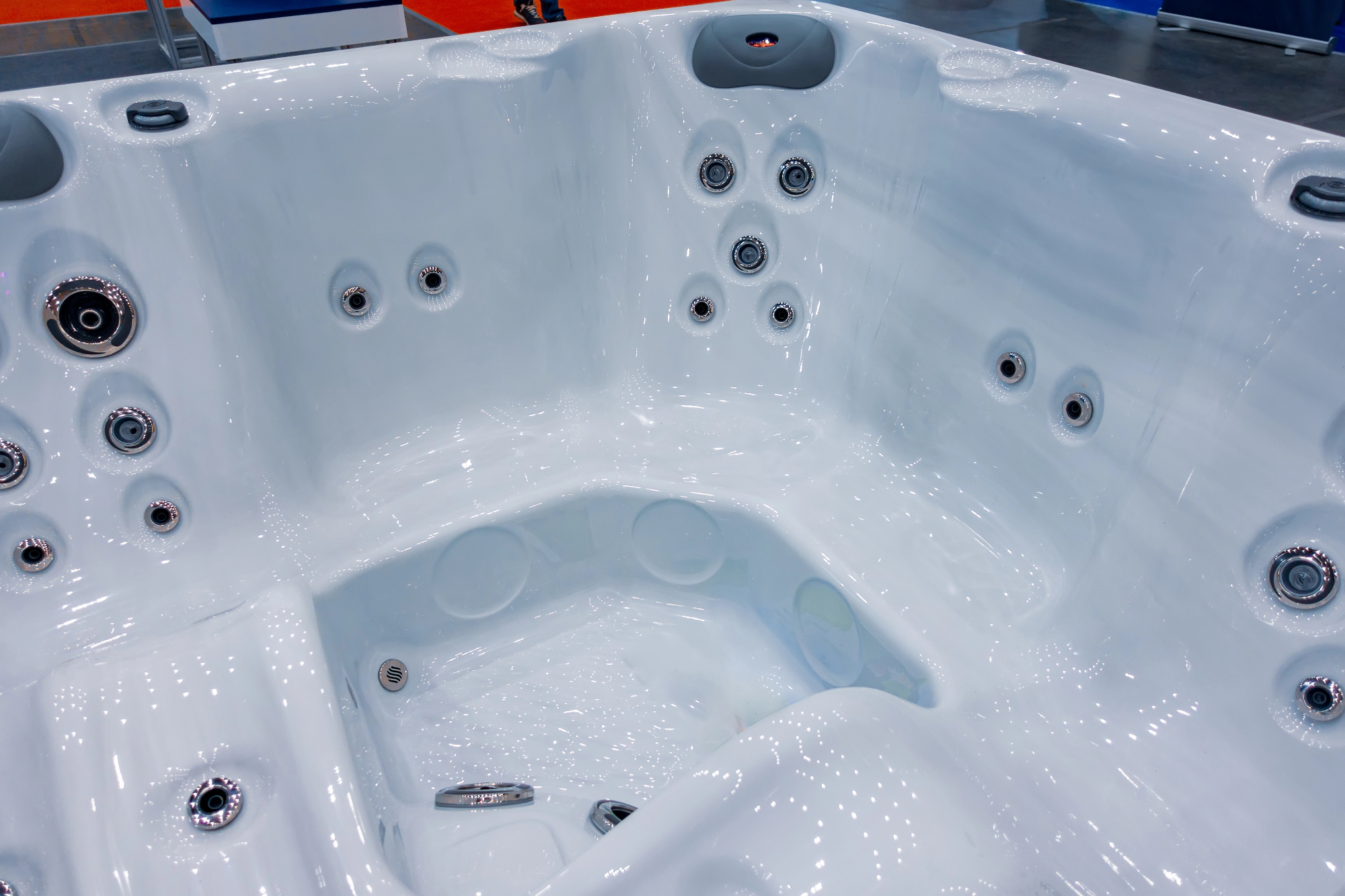 Po novem nam zunanji masažni bazeni predstavljajo pravi wellness doma